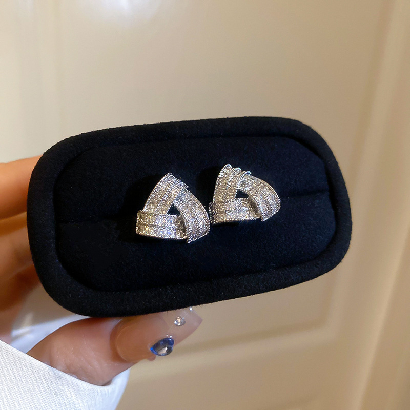 Pendientes de perlas de flor de circón de aguja de plata, pendientes de lujo de alta gama de lujo ligero exquisito, pendientes de todo fósforo blanco de moda de nicho al por mayor