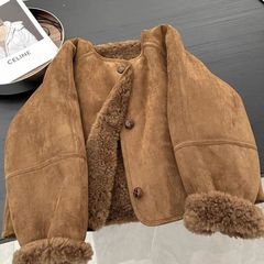 毛皮は一体的に厚い羊の小毛のスエードの茶色のジャケットの女性の秋冬の小さい子供の韓系は上着を着ます。