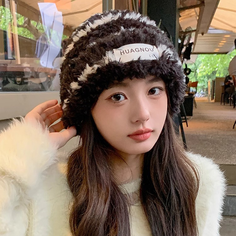 女性用の新しい秋と冬の豪華な帽子、韓国スタイル、多用途、暖かく厚みのある、かわいいニット帽、顔が見える小さな豪華な雪の帽子|undefined