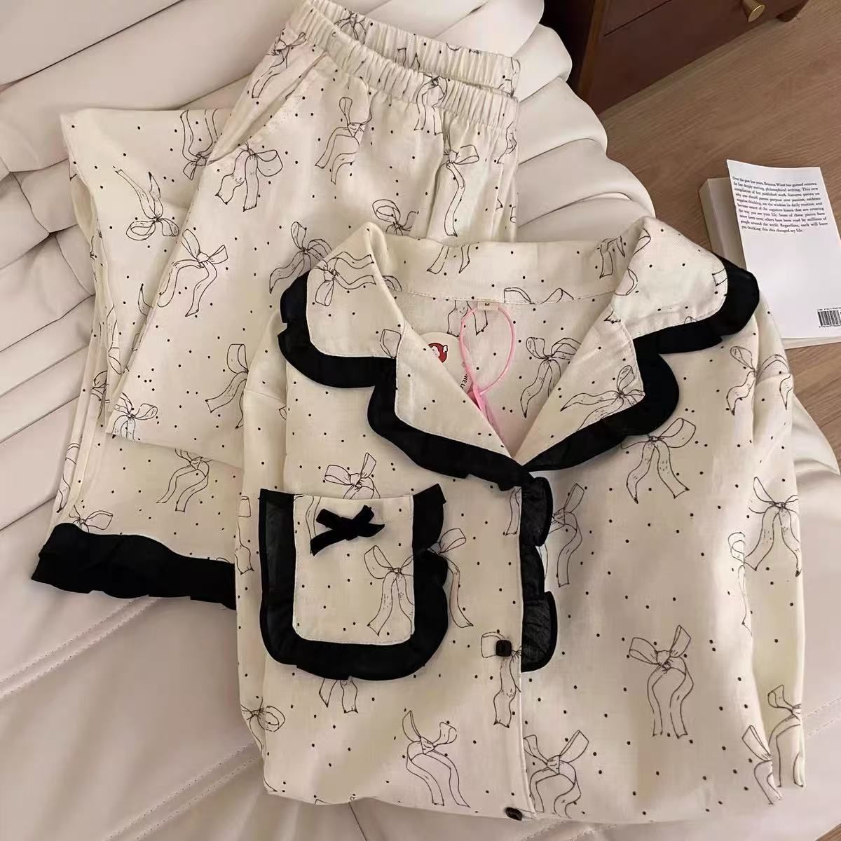 Venta al por mayor transfronteriza de celebridades de Internet nuevas nubes pijamas de manga larga de algodón para mujer primavera y otoño dulce bowknot ropa de hogar informal ropa exterior