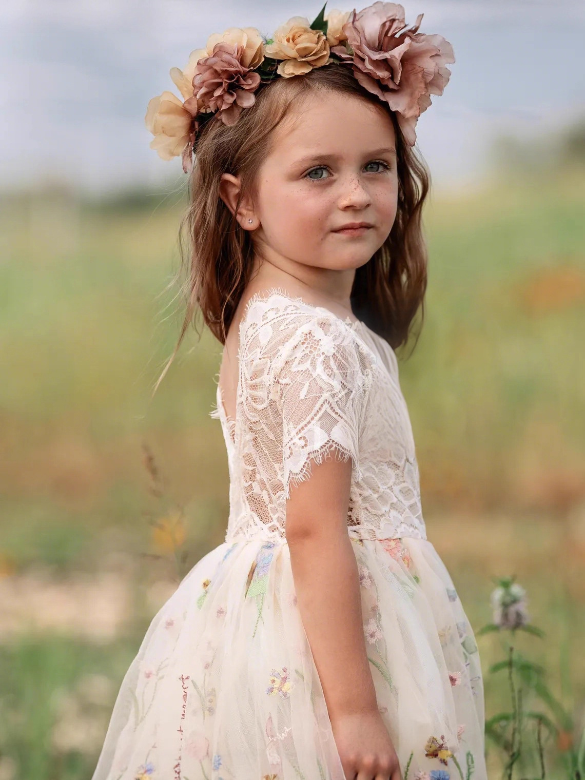 Nuevos vestidos de niñas para niños espectáculo vestido de princesa dulce vestido de boda floral encaje bordado vestido de malla larga