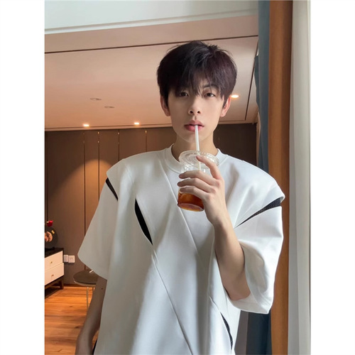 American deconstruction and assembly square-shoulder t-shirt, niche design sense, knife-cut shoulder pad short-sleeve men's high-end style, half-sleeve