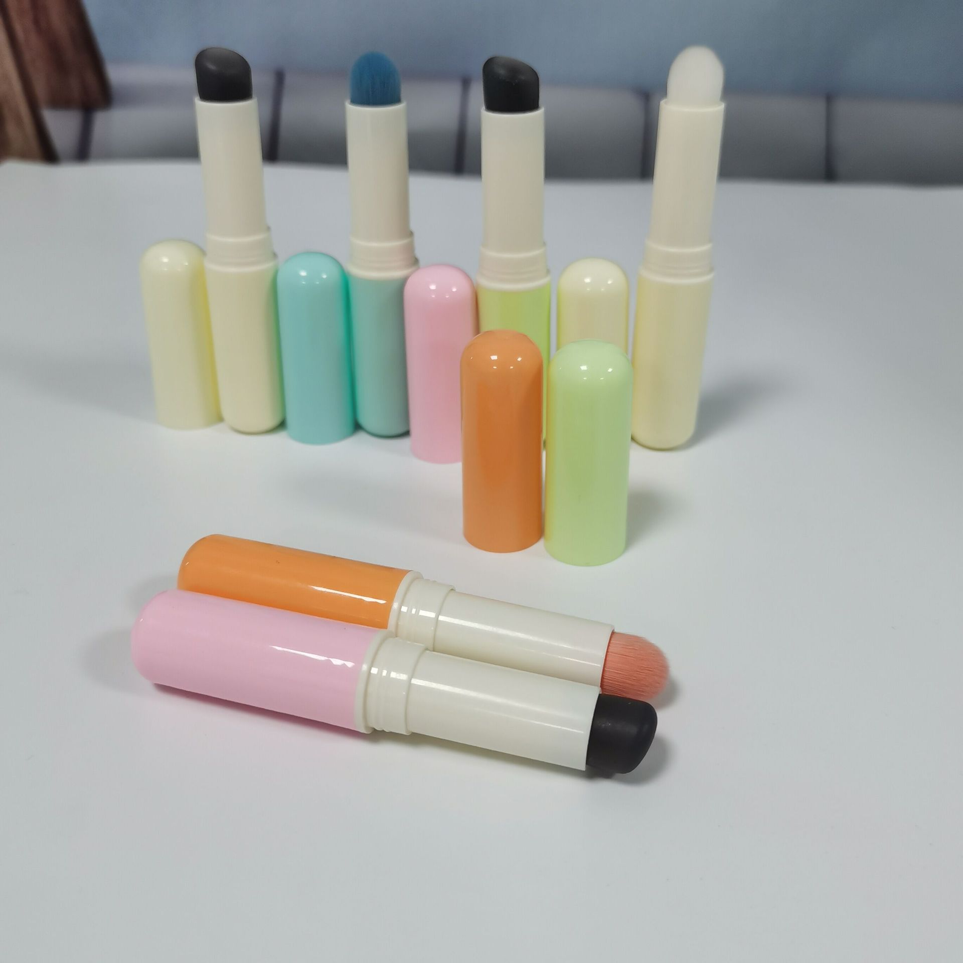 Nuevo cepillo de labios de silicona retráctil cabeza redonda portátil máscara de labios lápiz labial cepillo profesional pincel de belleza herramienta Pincel de labios