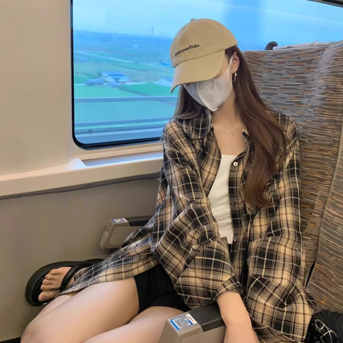 Lazy early autumn wind loose grid women's design sense retro long sleeve casual chic Korean style top coat