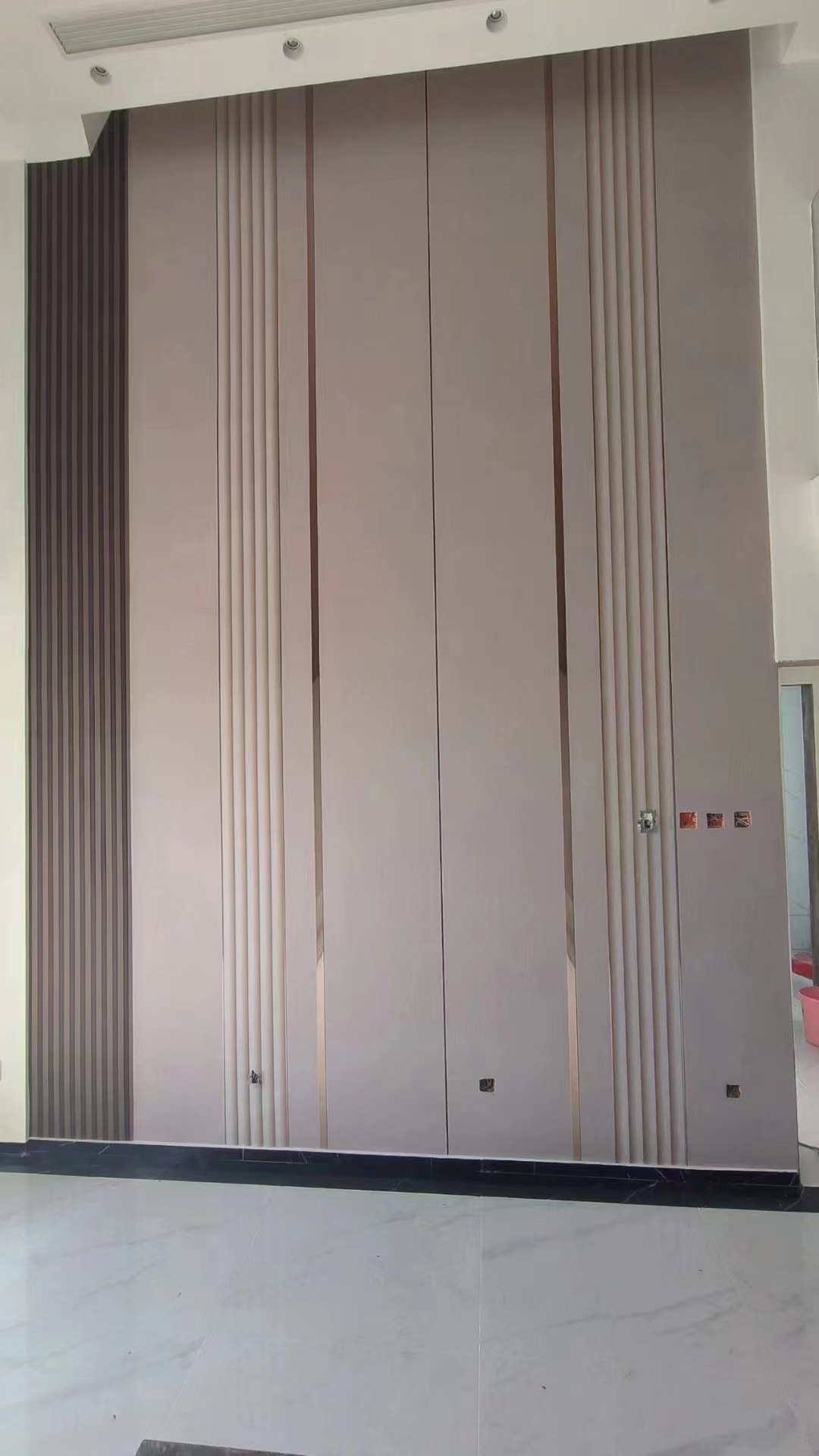 背景墙格栅竖条纹