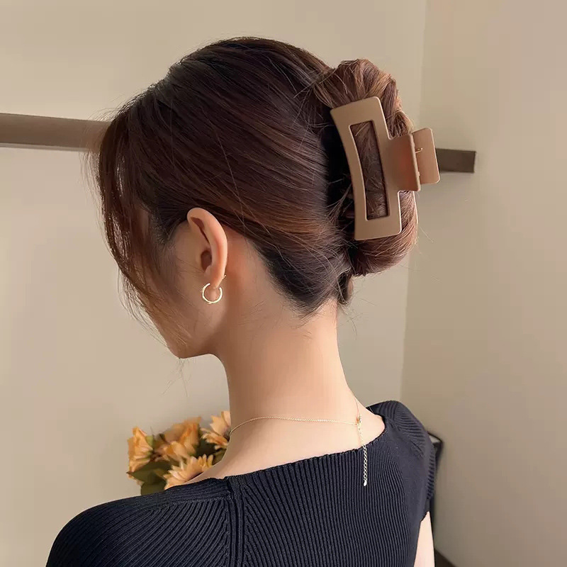 Milk Brown simple clip de tiburón horquilla hembra Cabeza trasera updo clip de pelo cabeza de plástico grande pinza de pelo tocado horquilla