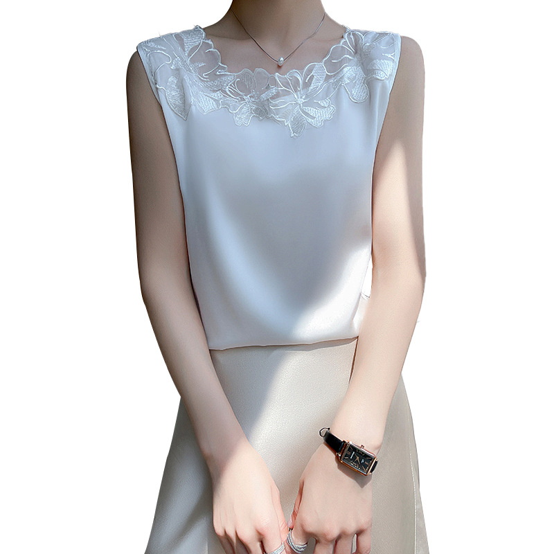 Tank top with a round collar
