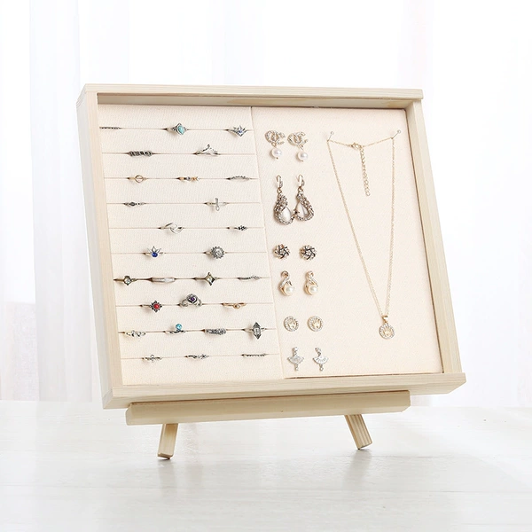 Flat surface + ring box, linen + bracket