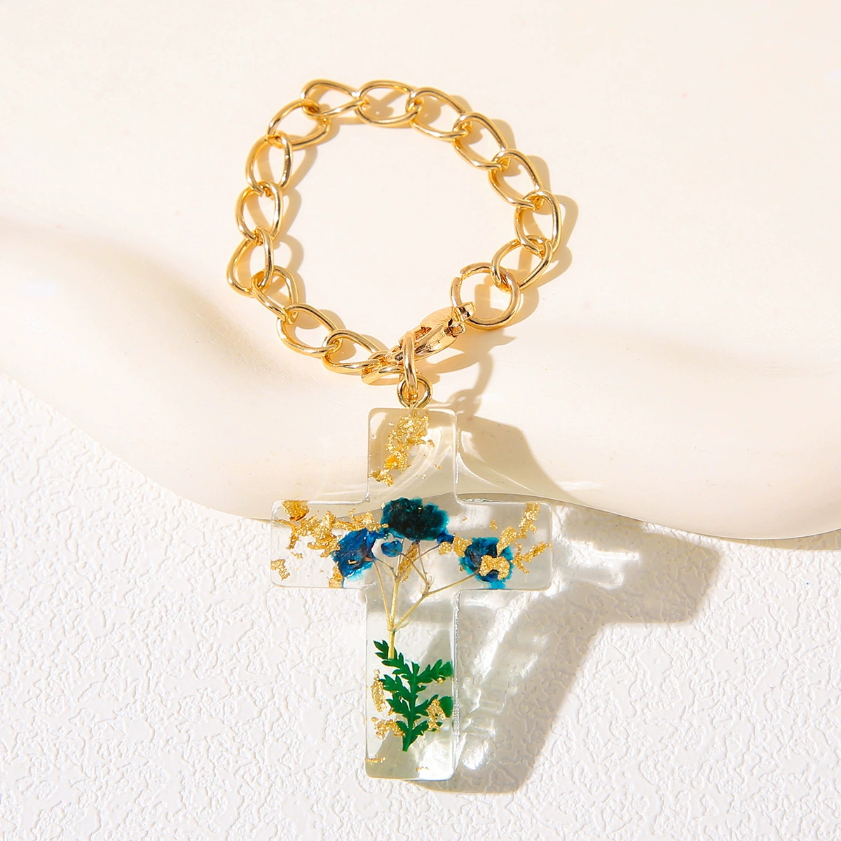 European and American popular new product resin dried flower cross keychain Christian bottle handle decorative cup chain women's backpack pendant