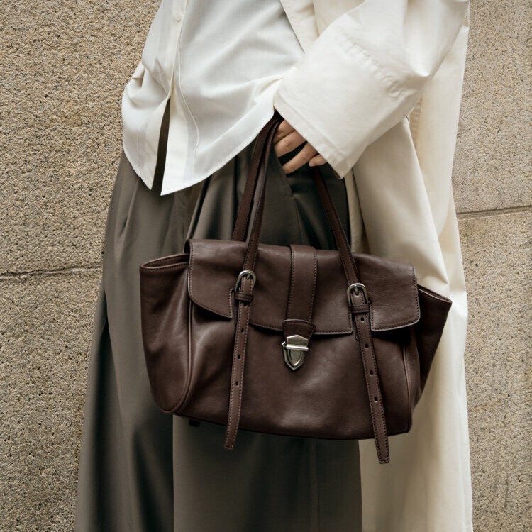 High-End Vegetable-Tanned Leather Baguette Briefcase for Women 2026 New Casual Retro Commuter Handbag Underarm Shoulder Bag