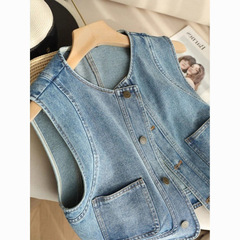 ファッショナブルで多用途な女性用レイヤードデニムベスト、春夏のゆったりとしたショートスタイル、小柄な人向けのノースリーブジャケット、カジュアルトップス