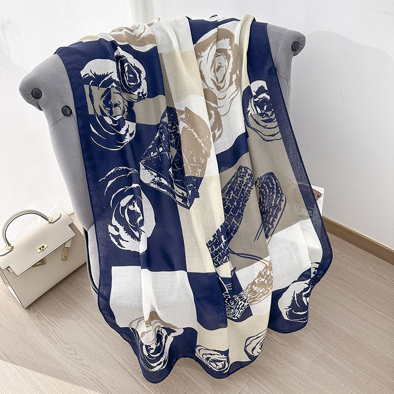 Bufanda de camelia Xiaoxiangfeng, estilo de todo fósforo de moda, habitación con aire acondicionado en contraste en blanco y negro, chal cálido, bufanda de protección solar de viaje