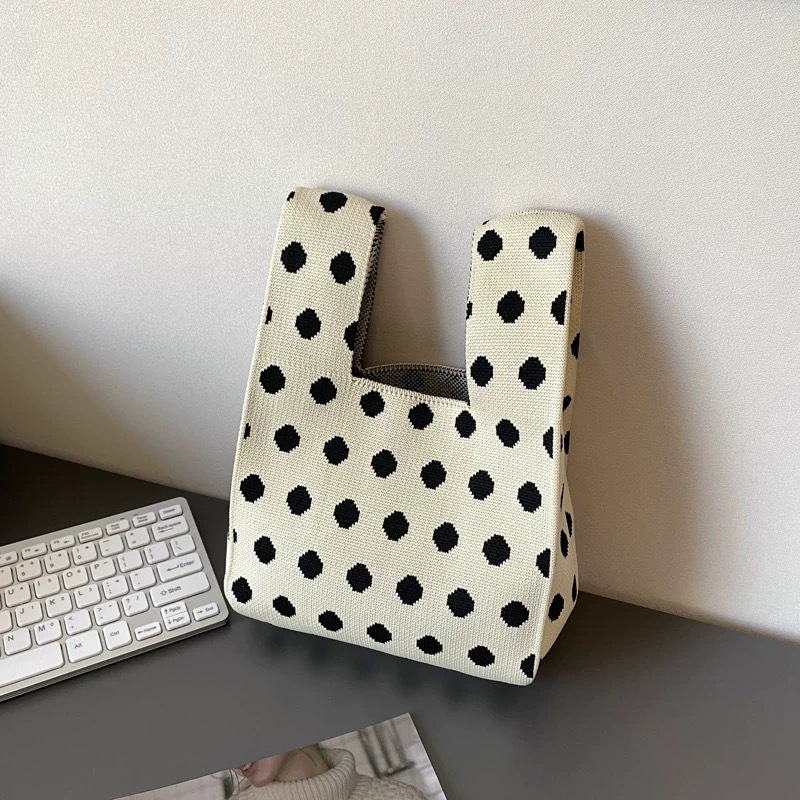 작은 도트 베이지 바닥