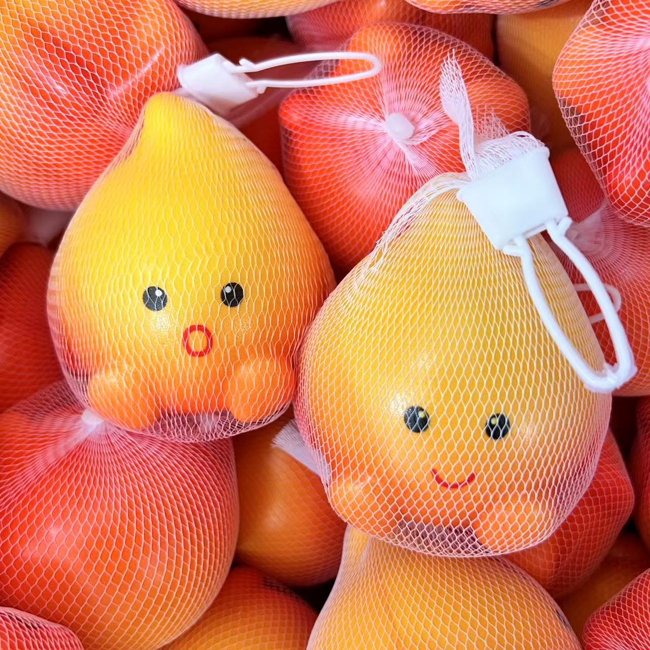 Bolsa de red huevo fiesta pellizco pellizco juguetes de descompresión rebote lento ventilación artefactos mágicos dibujos animados regalos de descompresión al por mayor en stock image 36