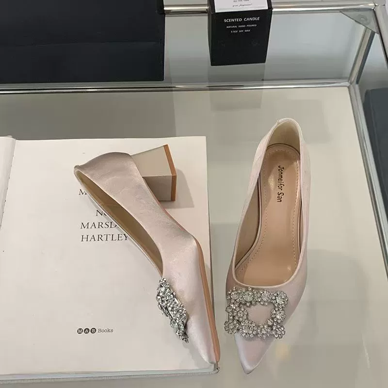 Женские туфли-лодочки на толстом каблуке с квадратной пряжкой из стразов, французский дизайн, 2025 года, новые, из шёлка и атласа, с заострённым носком, свадебные туфли, свадебная обувь.