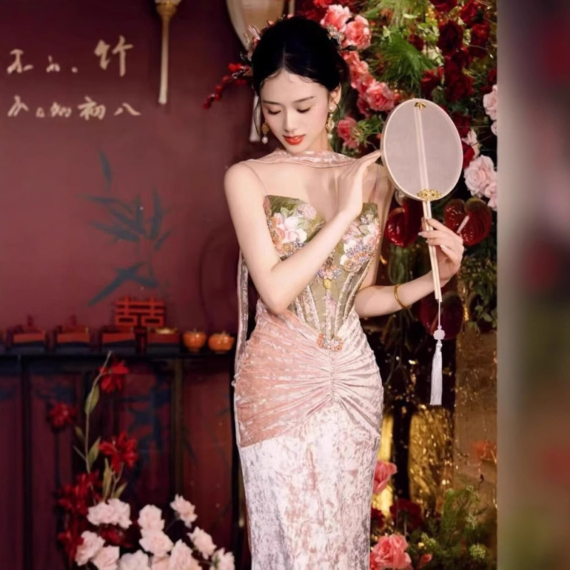 新中式晨袍2025新款轻奢小众高端吊带新娘敬酒服订婚重工礼服裙女|undefined