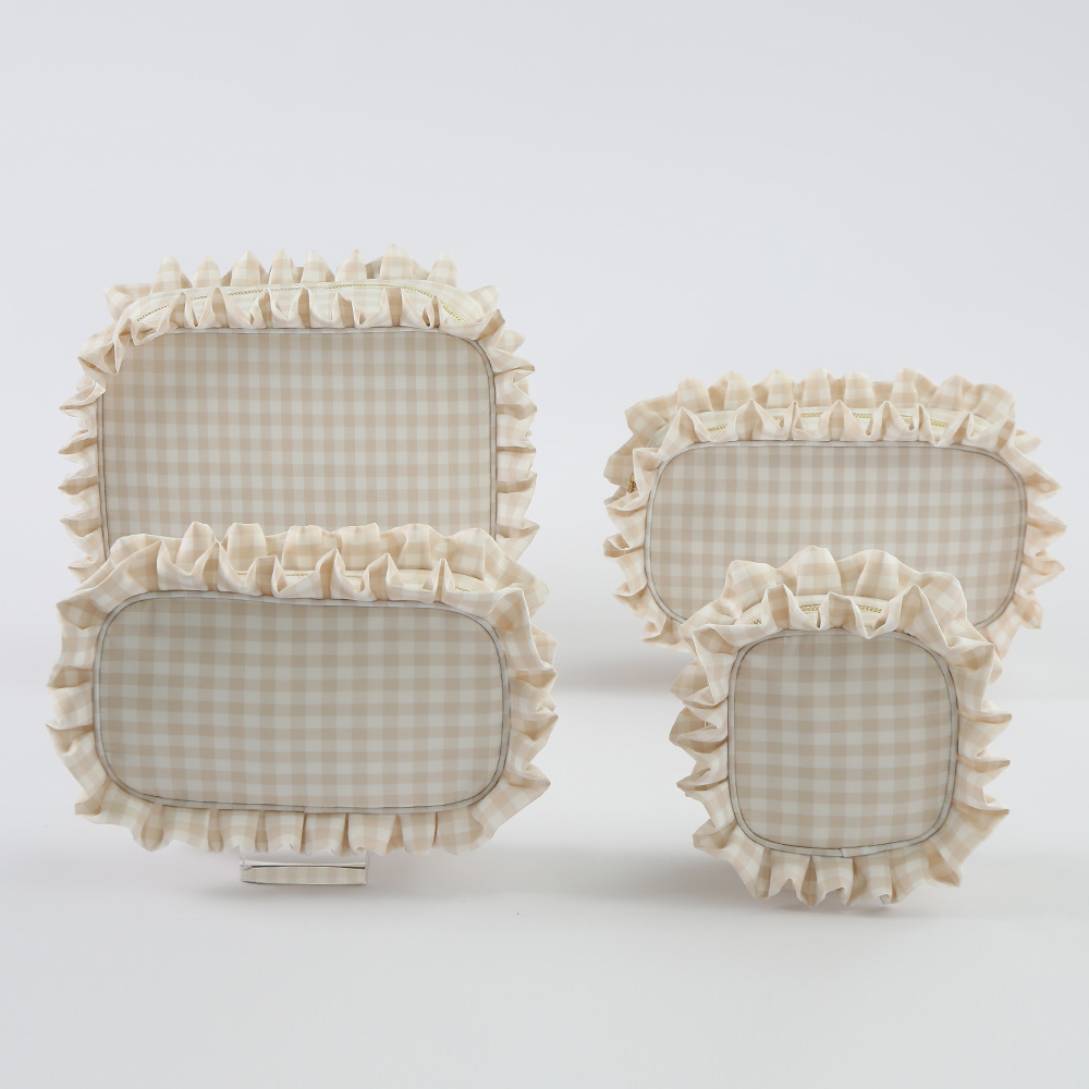 ruffel cosmetic bag (1)