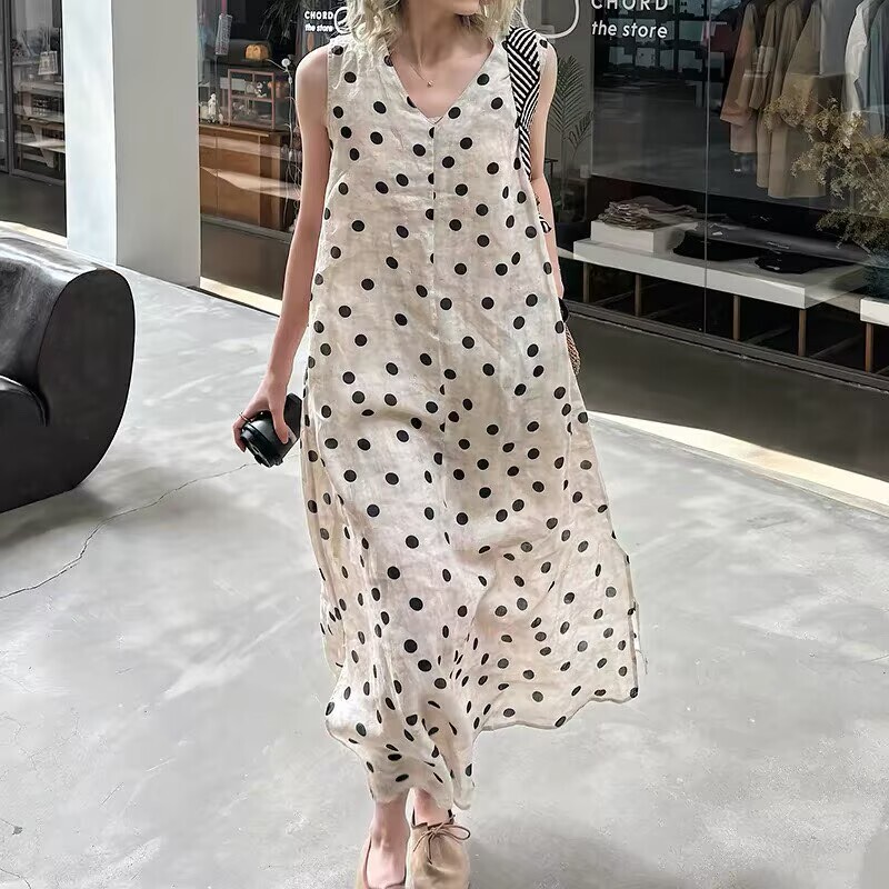 Retro Romance, Lazy and Relaxed Style, Plus-Size V-Neck Polka Dot Sleeveless Dress Retro Romance, Lazy and Relaxed Style, Plus-Size V-Neck Polka Dot Sleeveless Dress