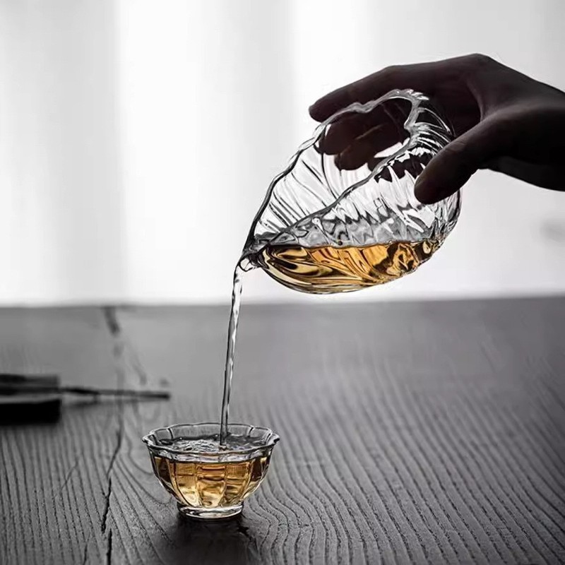 卸売りの新型ハスの葉のガラスの公道の杯は茶器の杯の均一な杯のお茶の海の茶器の部品を分けます。|undefined