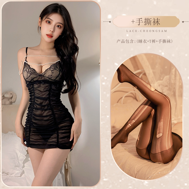 검은색 잠옷 + 손으로 찢은 양말