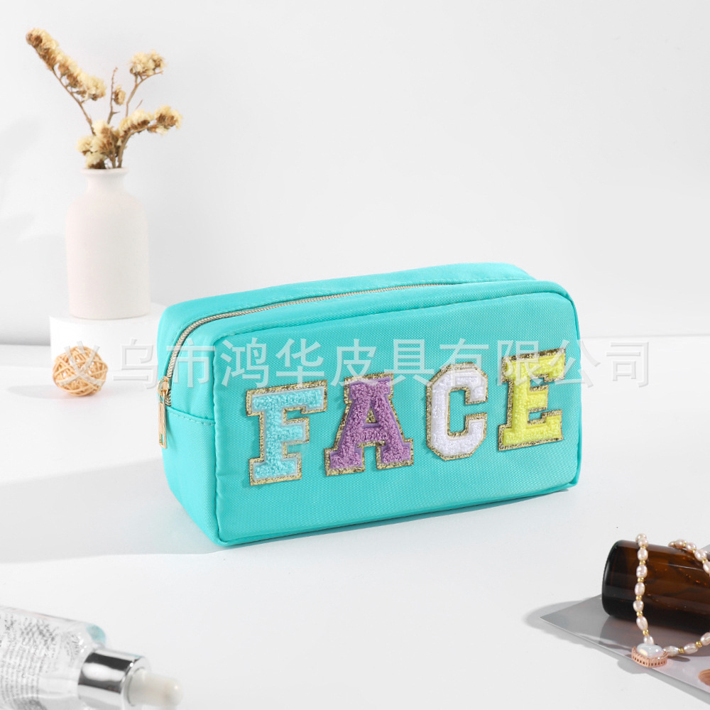 Suministro directo de fábrica de moda Toalla de color sólido bordado de nylon carta bolsa de cosméticos bolsa de almacenamiento de gran capacidad impermeable ocasional de las mujeres