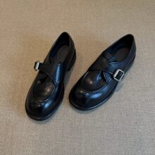 ��Ƥ��~��ϵ�WԺ�L�@��СƤЬŮ���|�ٴ���ˇ����Ь�͹���Ƥ��Ь