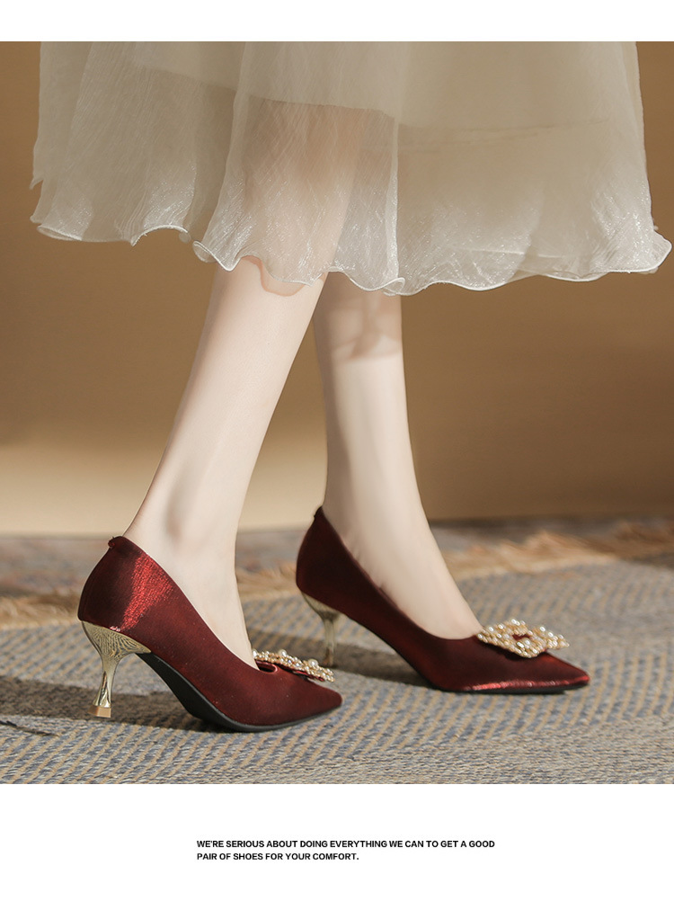 Giày cưới cao gót satin đỏ rượu khóa vuông ngọc trai — Màu đỏ rượu chi tiết 15