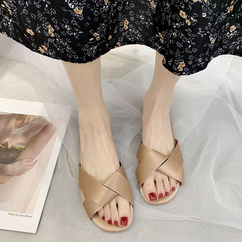 One-line flat-soled women's slippers 2024 summer new Korean style comfortable letter student beach women's shoes trend