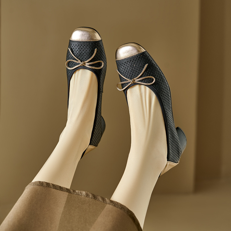 Sandal nữ da cừu miệng nông đục lỗ gót thô thấp phong cách Xiaoxiangfeng — Màu nâu