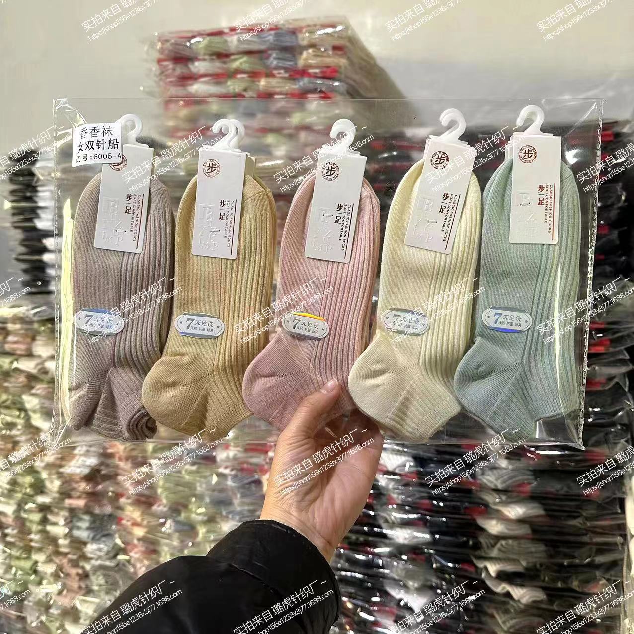 Calcetines de hombre de algodón peinado de color sólido al por mayor, calcetines de algodón de tubo corto transpirables que absorben el sudor, calcetines de hombre cortos blancos desodorantes japoneses