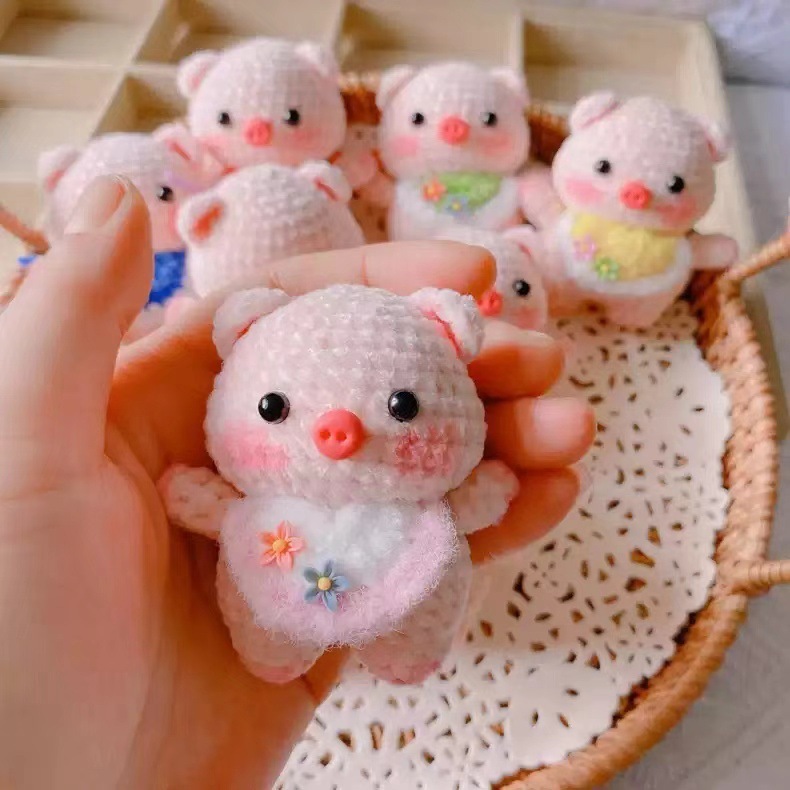 純粋な手作りのかぎ針編みのピンクのブタのリュックサックのカバン|undefined