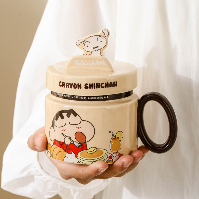 Crayon Shin-chan soporte de marca compartida taza de cerámica con tapa taza de desayuno de dibujos animados lindo de alto valor taza de pareja