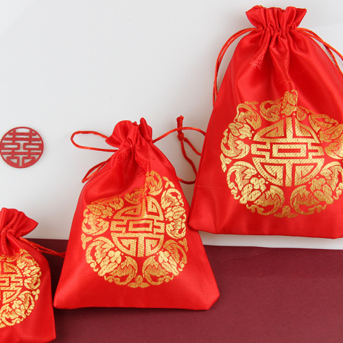 Chinese-style wedding candy bags with drawstring closure, candy bags for wedding, creative wedding favors, wedding candy boxes