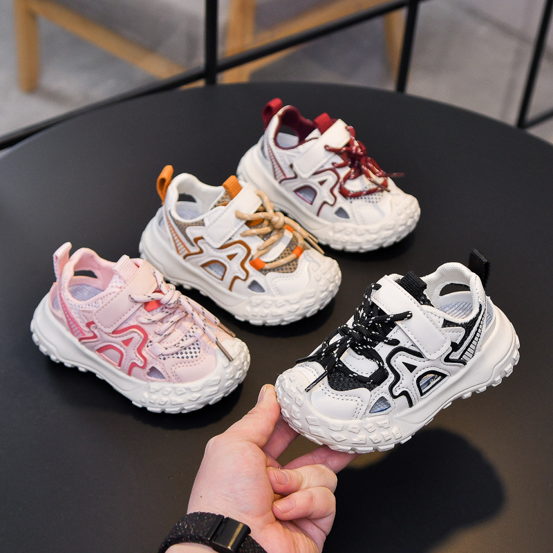 Sandálias para niños de una sola red de zapatos deportivos de verano 2025 nuevos neumáticos coreanos zapatos de papá zapatos de corrida transpirables para niñas