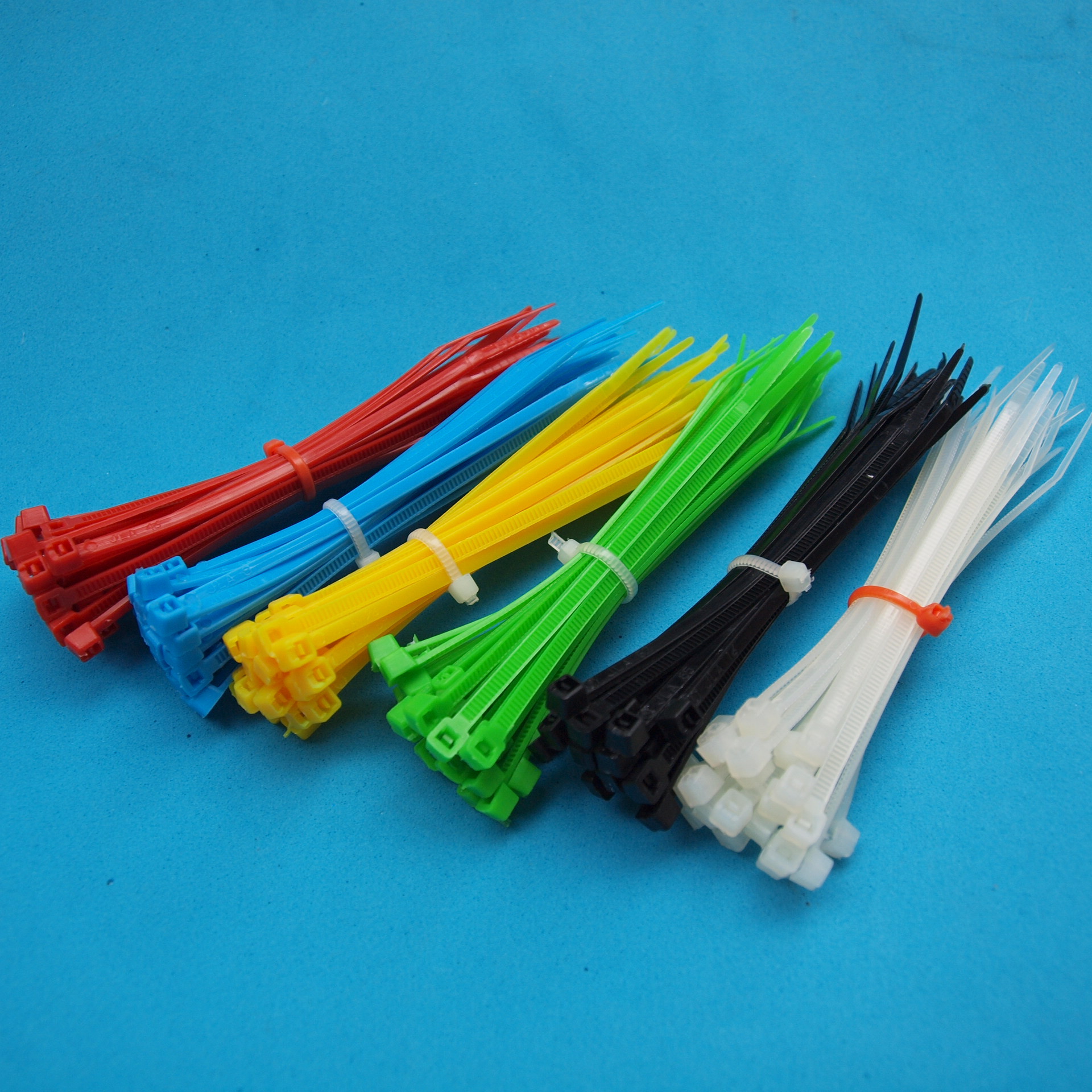 厂家直销白色尼龙扎带 束线带  自锁式塑料绑扎带 耐高温扎带