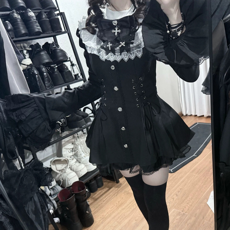 Spring and autumn mass-produced bell-sleeve waist-cinching dress, subculture gothic slim-fit long-sleeve black dress