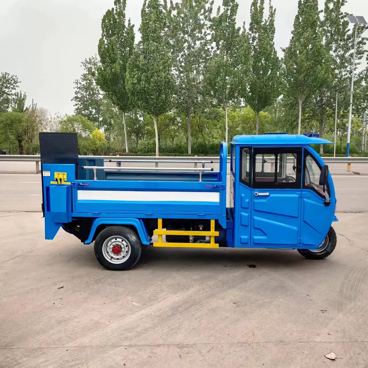 电动液压尾板垃圾车 多功能垃圾运输车 运行平稳  市政环卫