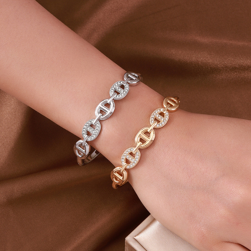 Trendy Fashion Rhinestone Pig Nose Bracelet for Women Cross-Border High-End Jewelry Light Luxury Niche Commuter Simple Accessory Trendy Fashion Rhinestone Pig Nose Bracelet for Women Cross-Border High-End Jewelry Light Luxury Niche Commuter Simple Accessory