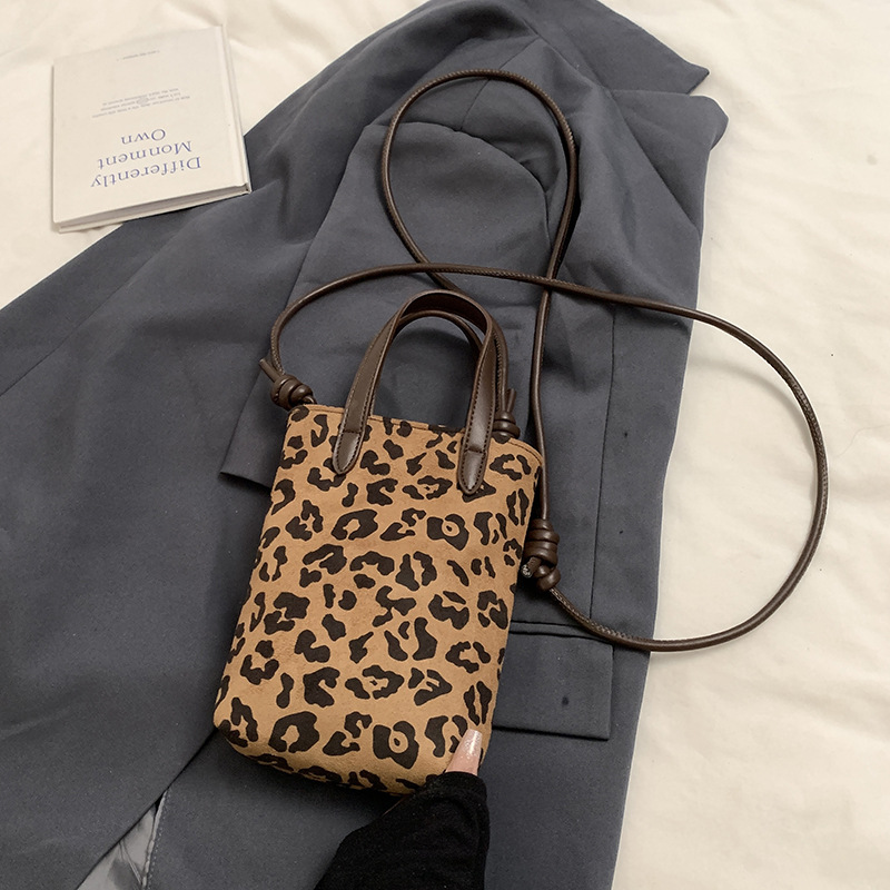 펜던트 없음 표범 무늬 브라운