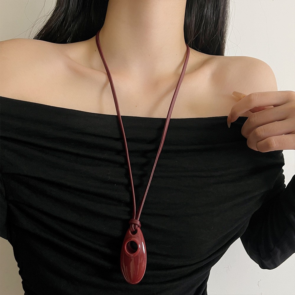 버건디 타원형 롱 목걸이