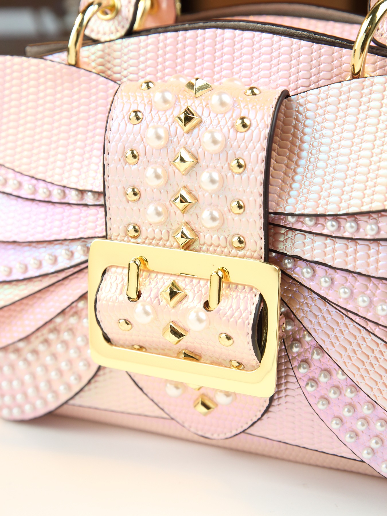 Bolsa tiracolo feminina elegante com pérolas e design de asa_voghion.com