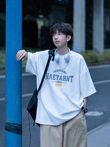 Printed letter short sleeve men's T-shirt, summer American style, trendy half-sleeve loose top, five-finger sleeve men's T-shirt