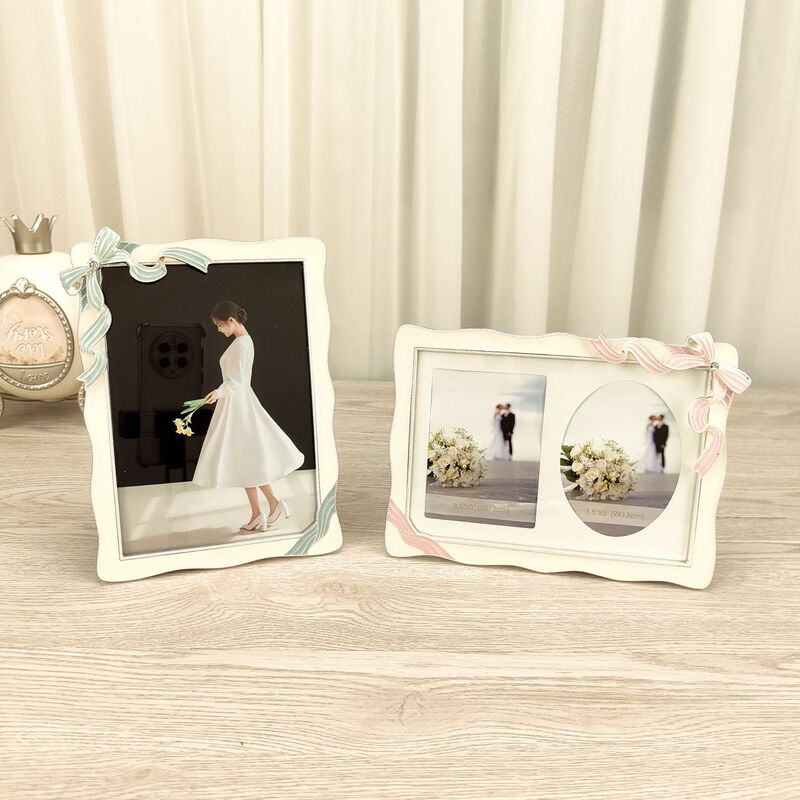 Factory wholesale handmade modern simple metal wedding children's wedding dress Post photo frame decoration gift girlfriends