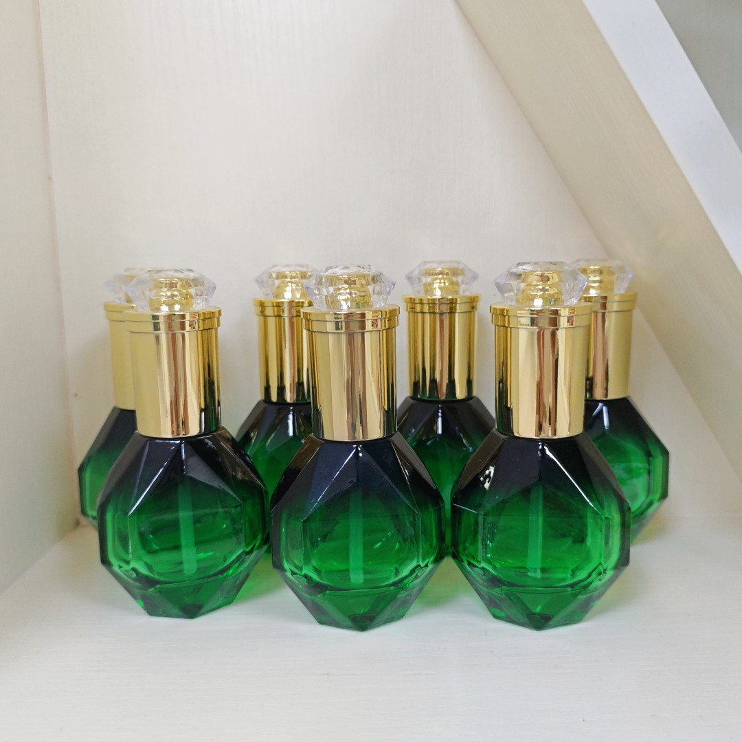 30ml彩色透明钻石型精油瓶便携扁型护肤品按压分装玻璃瓶香水瓶