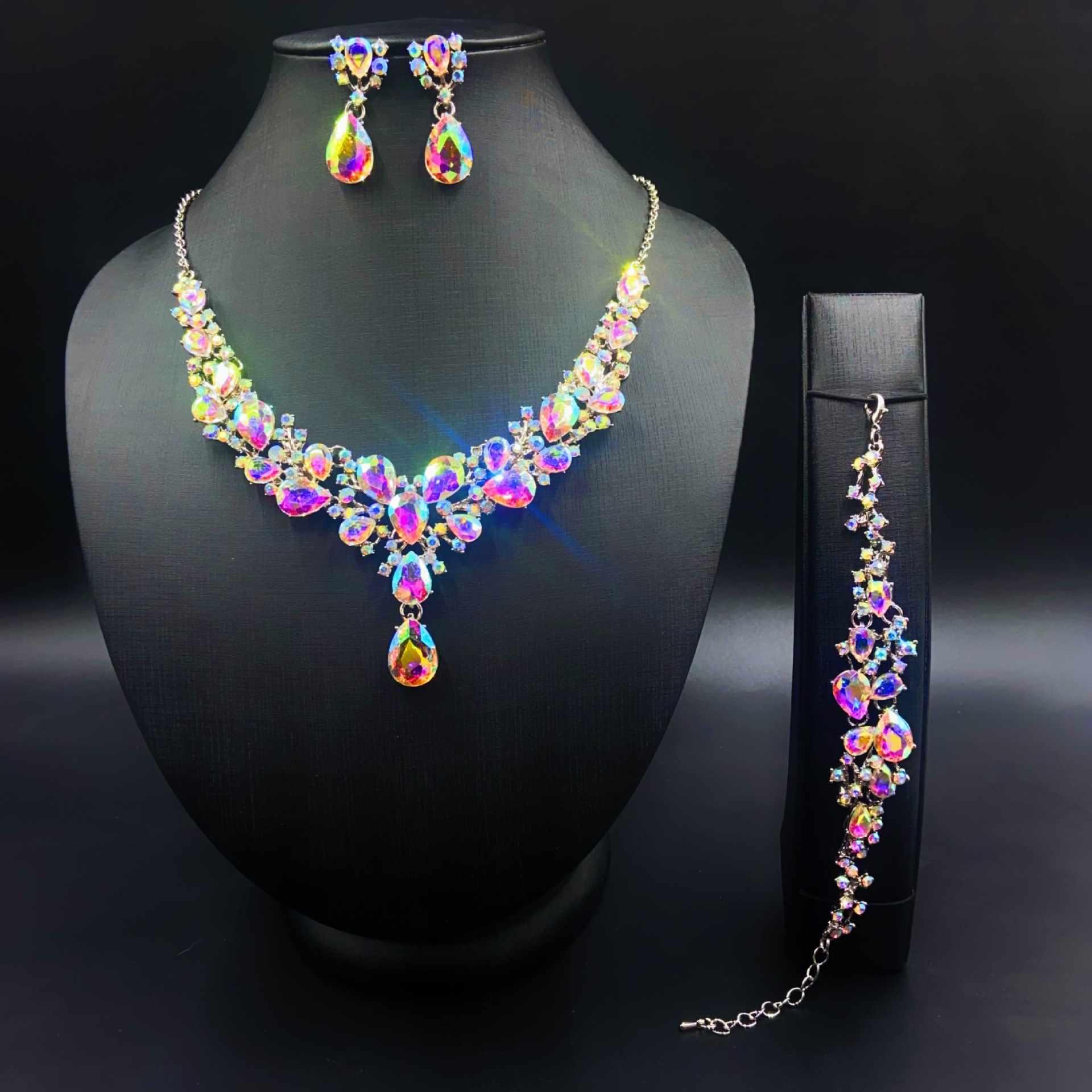 95g Weight Rhinestones Inlay Material Jewelry Set Classification Jewelry Set Quantity Simple Style Classic Style Solid Color Alloy Inlay Rhinestones Women's Jewelry Set