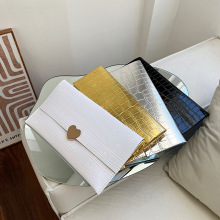 潮流个性鳄鱼纹时尚手拿包2023新款洋气感女包休闲简约气质信封包