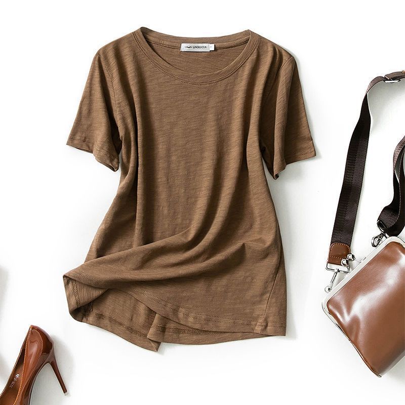 With a round collar, coffee