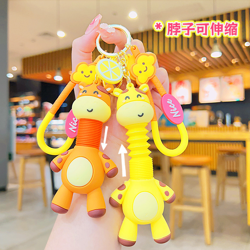 Funny play retractable giraffe pendant couple key chain pendant keychain doll ornaments small gift doll wholesale