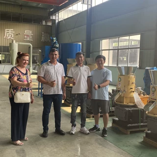 俄罗斯200公斤宠物粮生产线自动化养殖宠物狗粮机小型饲料颗粒机