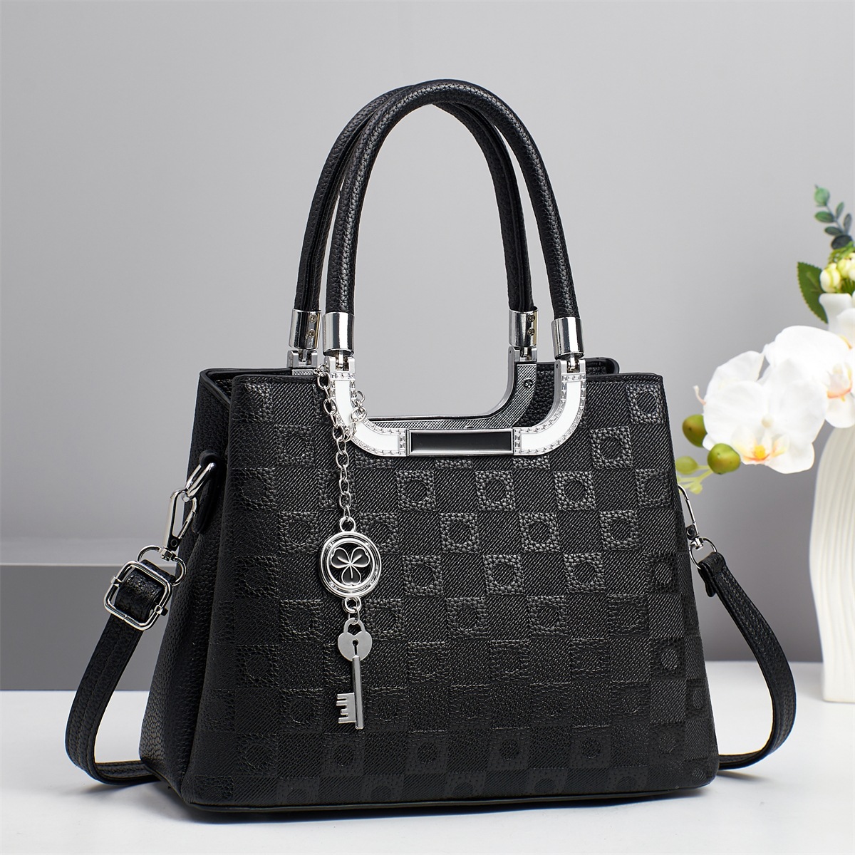 2025 marca atmósfera para enviar a la madre bolso de mano de las mujeres de mediana edad bolso de mensajero de todo fósforo nuevo sentido de alta calidad de gran capacidad